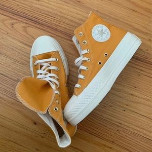 Converse Chuck Taylor All Star Hi Women's 7.5 in Sunflower Yellow NEW